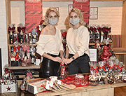 Nina Meise und Julia Meise Charity Aktion zugunsten des Vereins nestw&auml;rme e.V. Deutschland im  Delikatessenmarkt K&auml;fer Parsdorf City M&uuml;nchen am 23.11.2020 &copy;Foto: Brauer Photos/G. Nitschke